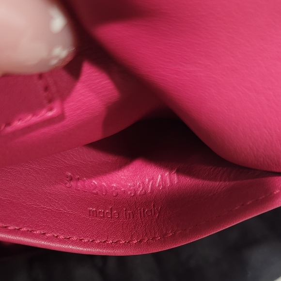 Yves Saint Laurent classic Y leather bag. - Picture 4 of 16